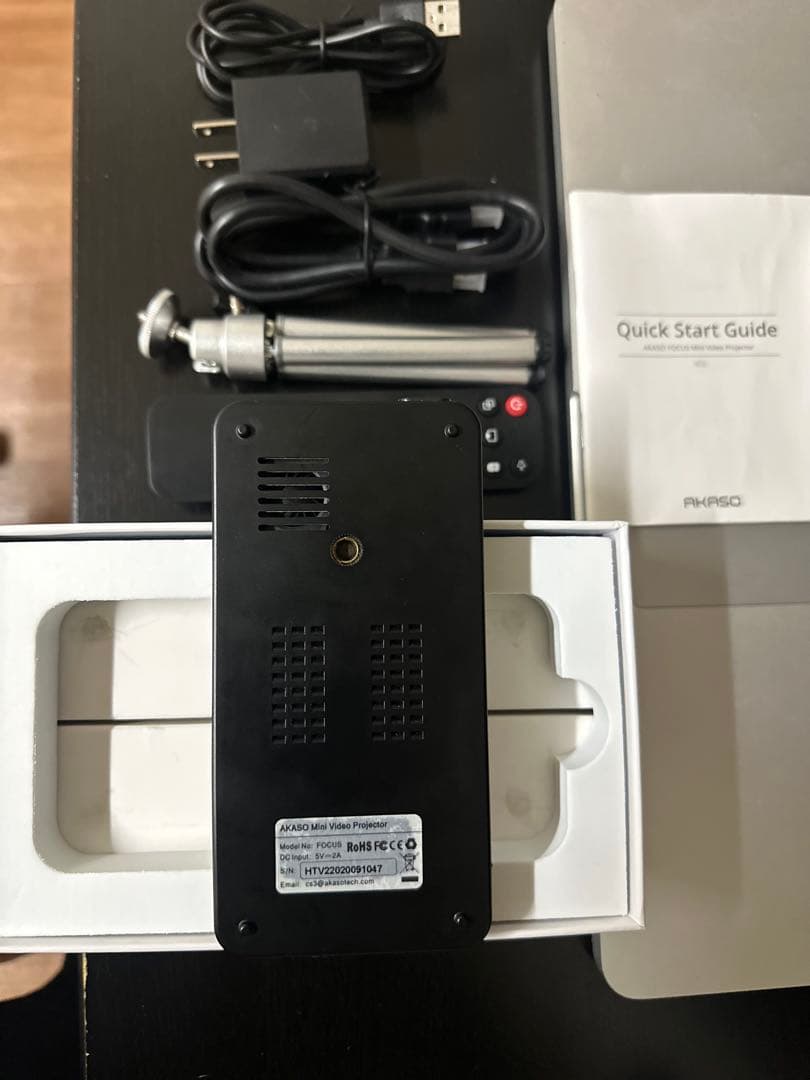 AKASO FOCUS mini video projector 本体