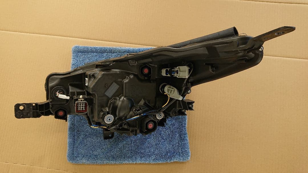 スバル クロストレック GUE 右ヘッドライト