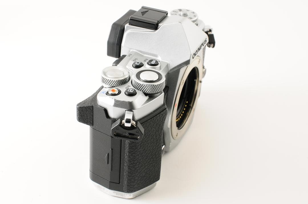 【美品】オリンパス OLYMPUS OM-D E-M5 II ミラーレス ボディ