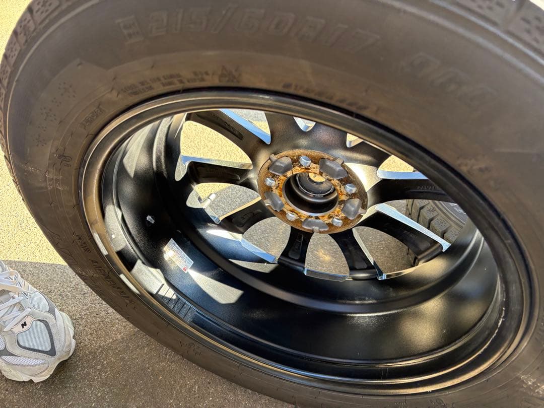 ちろるチロル215/60R17スタッドレスタイヤホイールセットナット付き