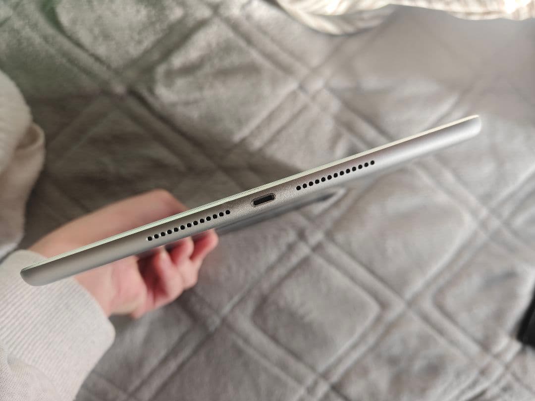 APPLE IPad 第8世代　Wi-Fi + Cellular