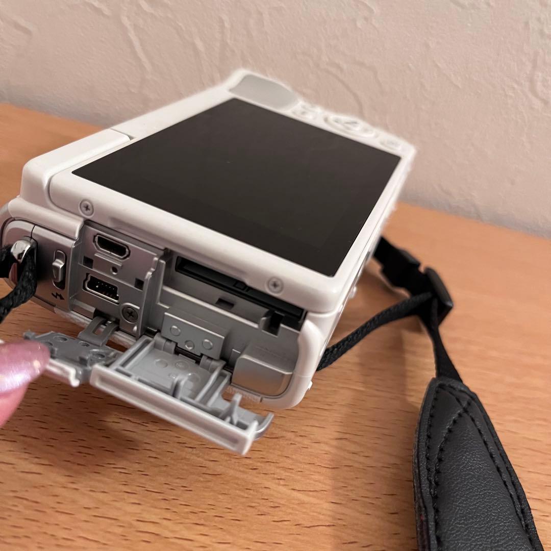 【美品】Canon EOS M100 ミラーレス一眼カメラ ダブルレンズキット