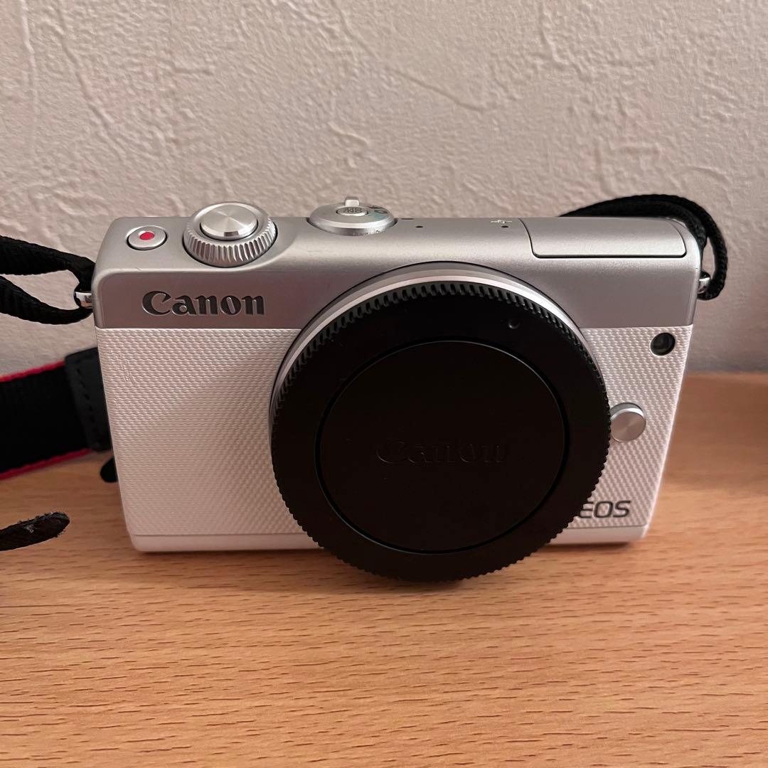 【美品】Canon EOS M100 ミラーレス一眼カメラ ダブルレンズキット
