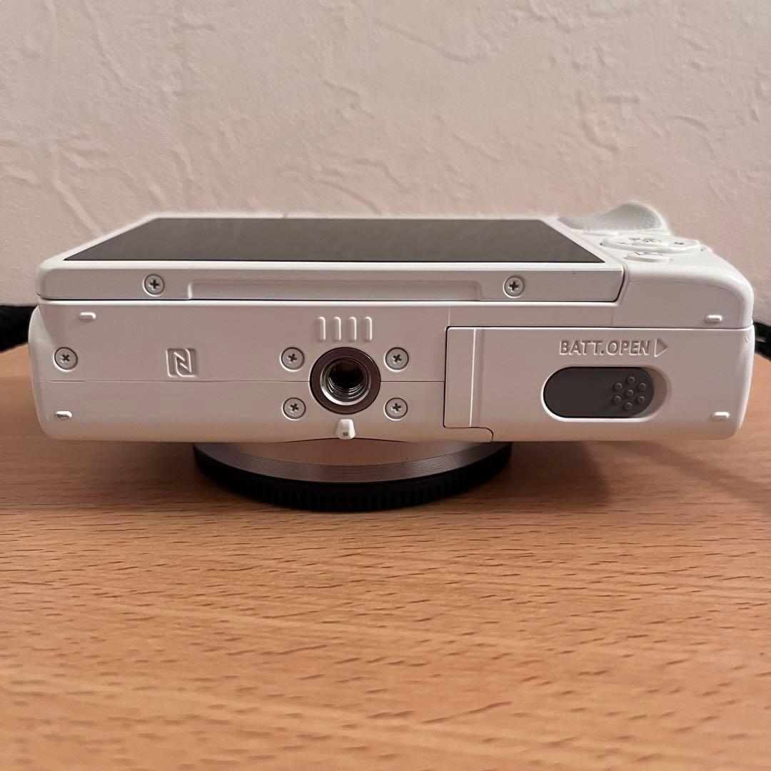 【美品】Canon EOS M100 ミラーレス一眼カメラ ダブルレンズキット