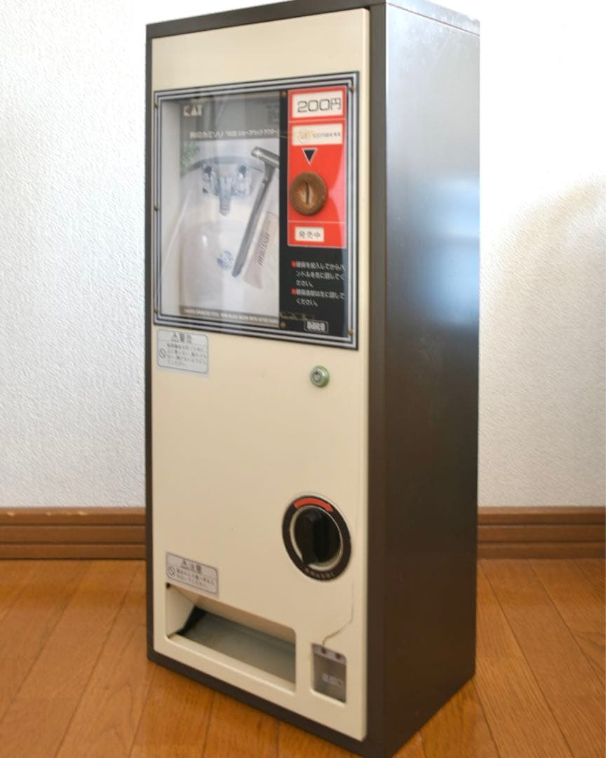 ダイト電源不要の自販機　手動式自動販売機　鍵付き　貝印　昭和レトロ　髭剃り