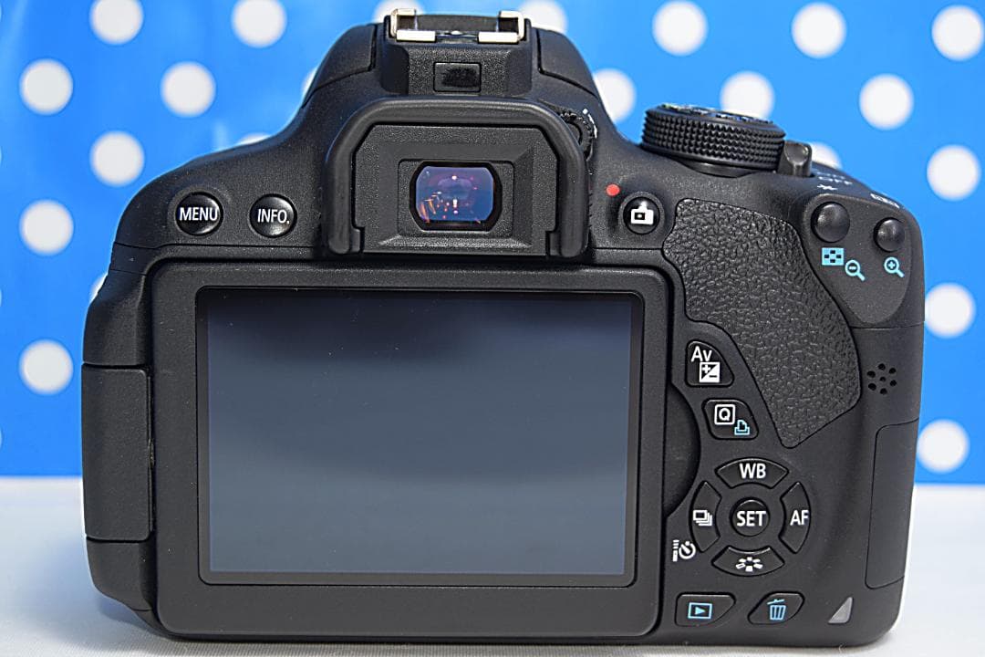 Canon kiss x7i❤スマホ転送できる！❤自撮り可能❤高画質一眼レフ