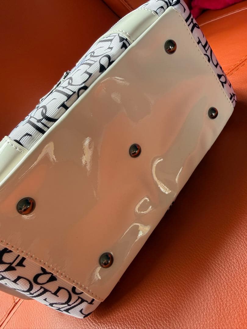 1PIU1UGUALE3 ウノピゥウノウグァーレトレ ハンドバック新品未使用