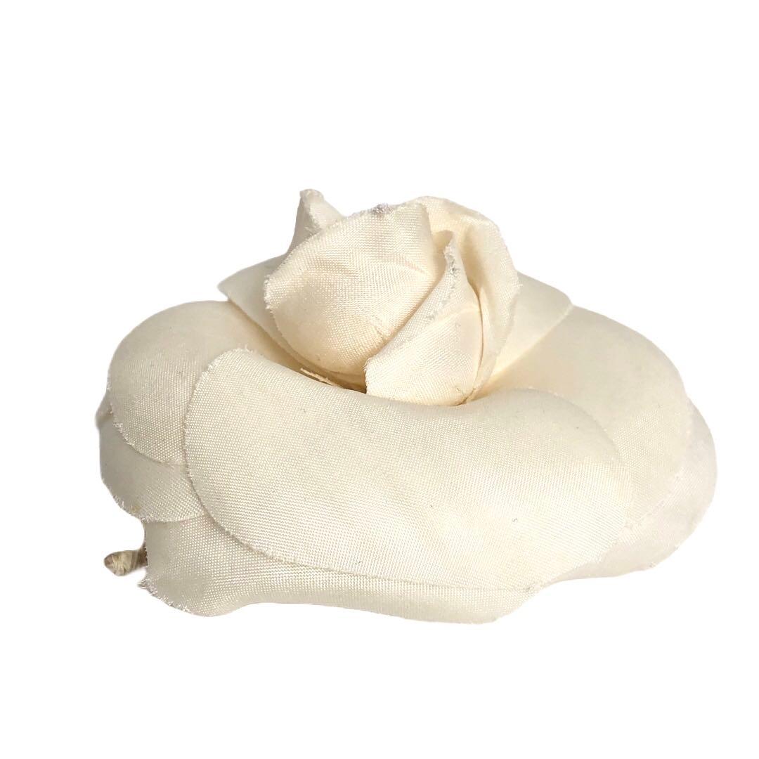 CHANEL シャネル カメリア ブローチ コサージュ ホワイト系 白 コメあり