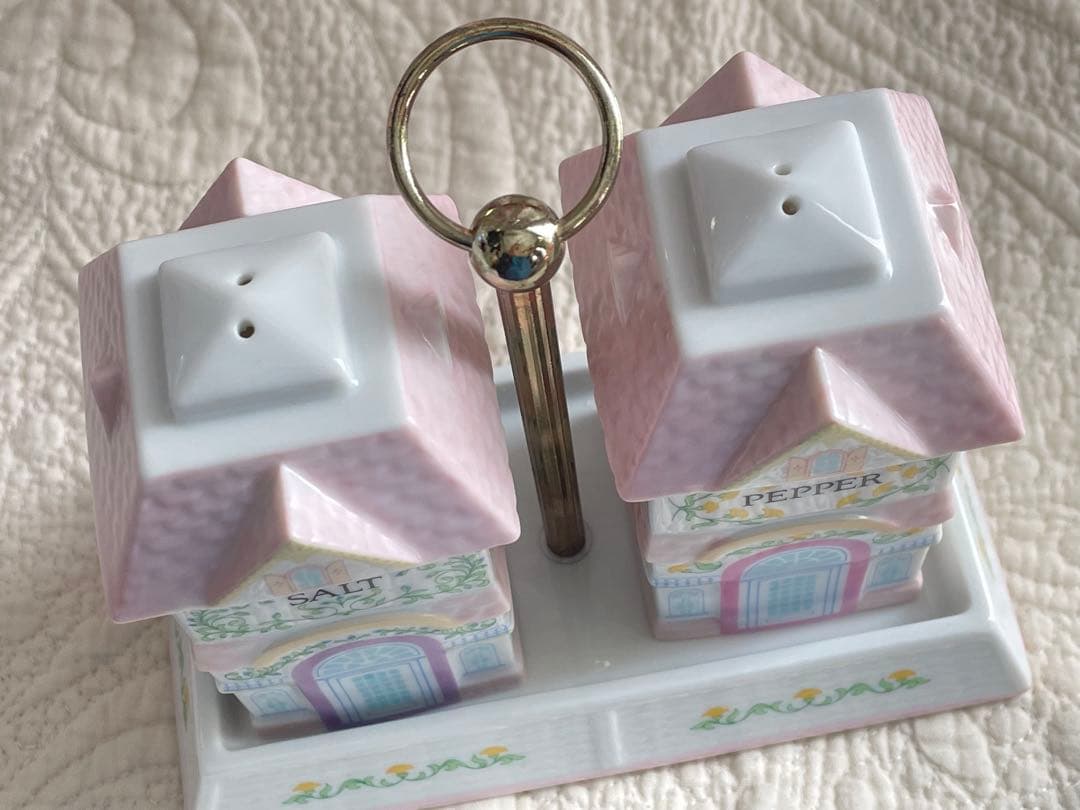 【新品】調味料入れ　レノックス　箱あり　ビレッジソルトペッパーセット