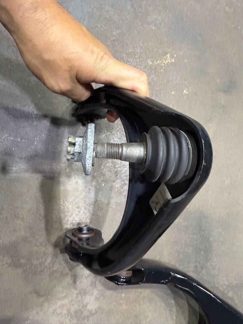 クラウンフロントアッパーアーム　左右