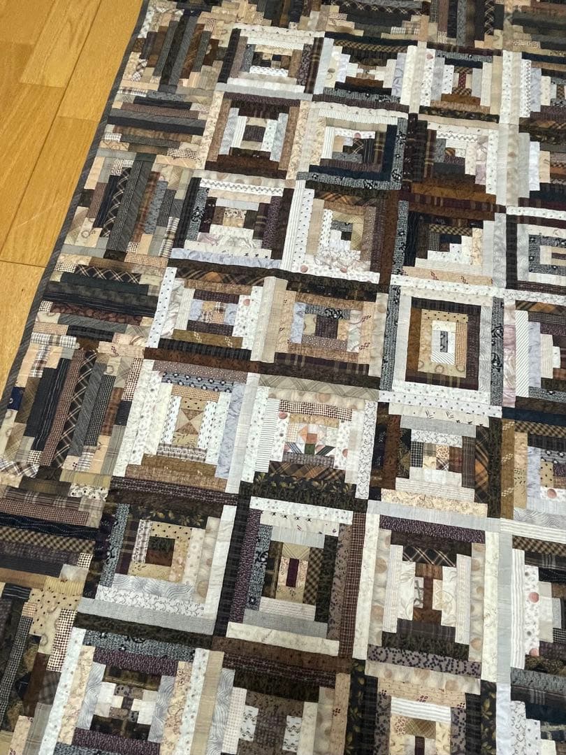 パッチワークキルト　タペストリー　ログキャビン