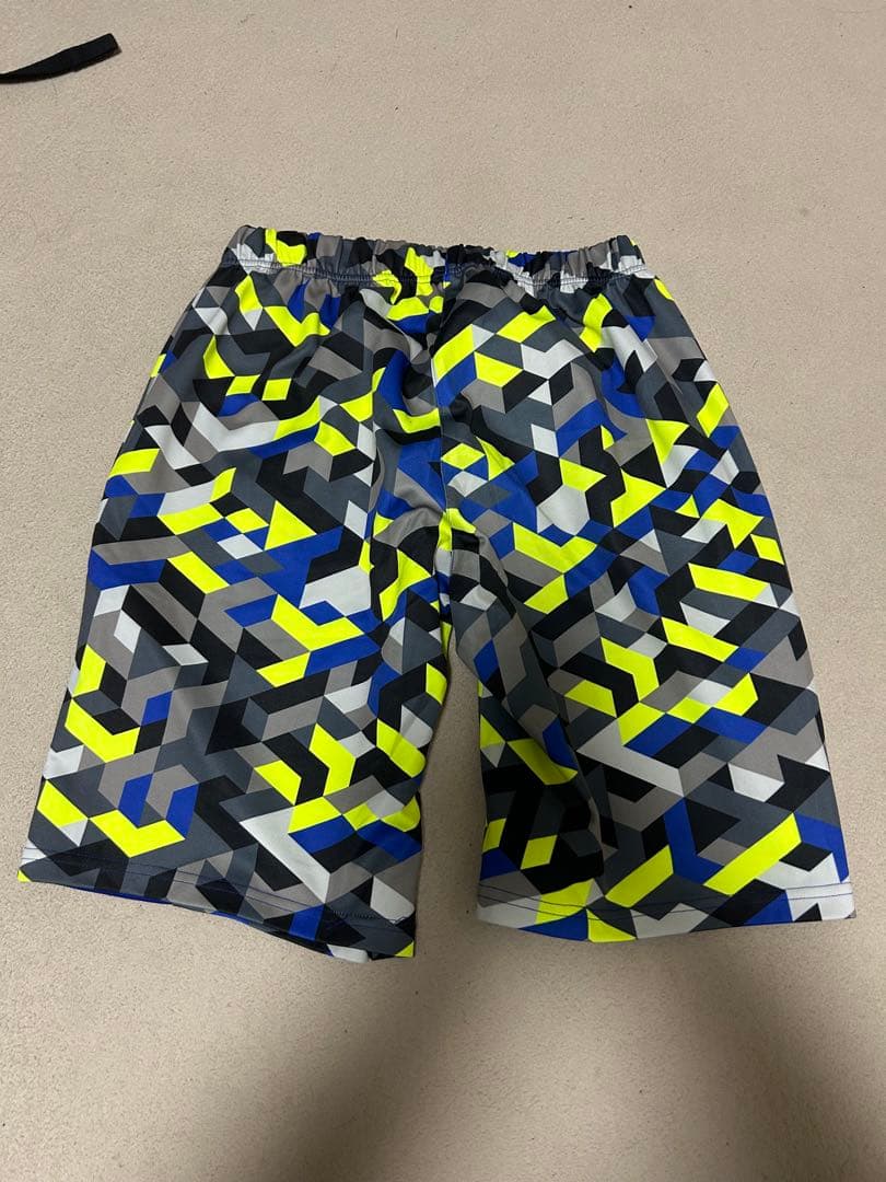 ヨネックス 幾何学模様パンツ