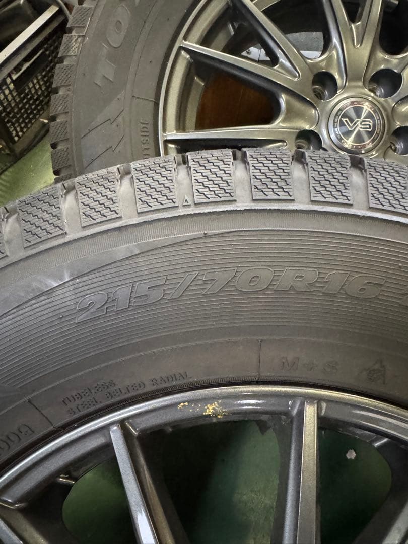 トーヨー　ウィンタートランパス　タイヤ・ホイールセット　215/70R16