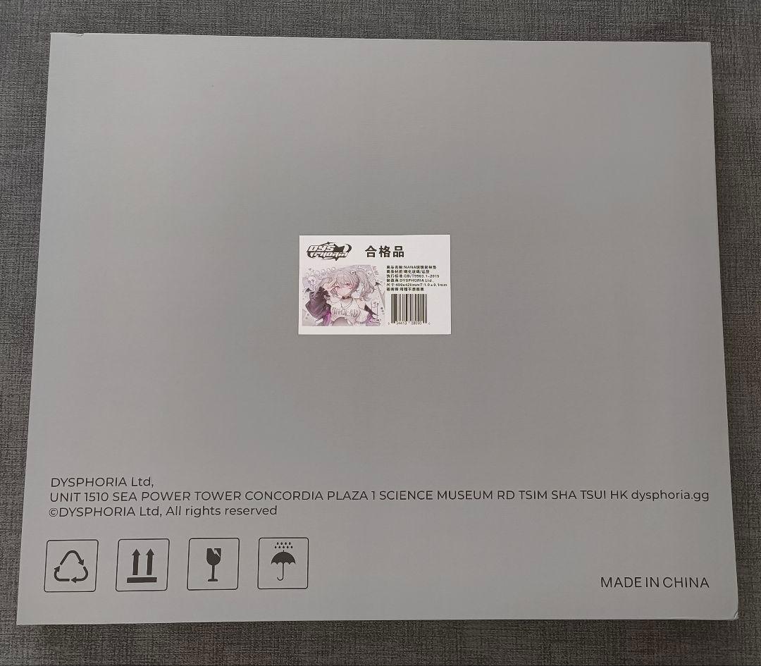 DYSPHORIA NaNA ガラスマウスパッド