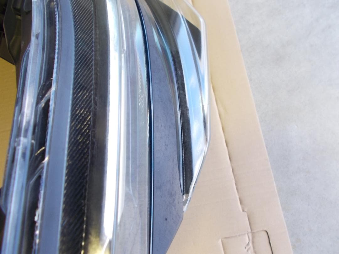 DAA-ZWR80W ヴォクシー右ヘッドランプユニット