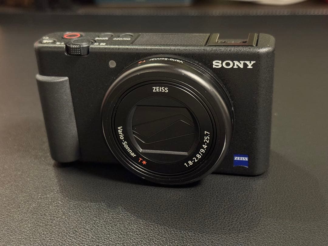 本日限定！値下中：Sony vlogcam zv-1デジタルカメラ本体と三脚付き