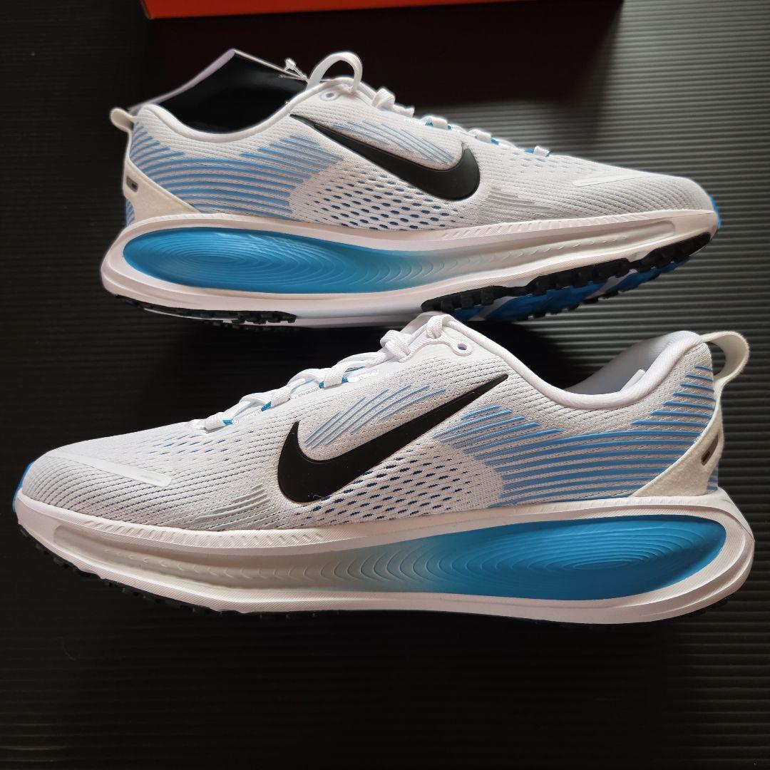 たまごアイス。未使用❗ナイキ VOMERO 18 (GS) 24cm