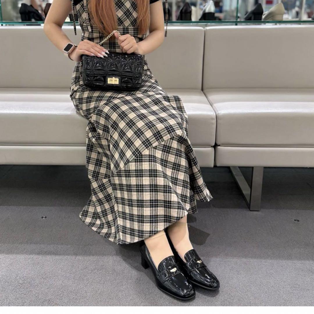 美品 現行 ダイアナ ヒールアップローファー エナメル ブラック 24cm