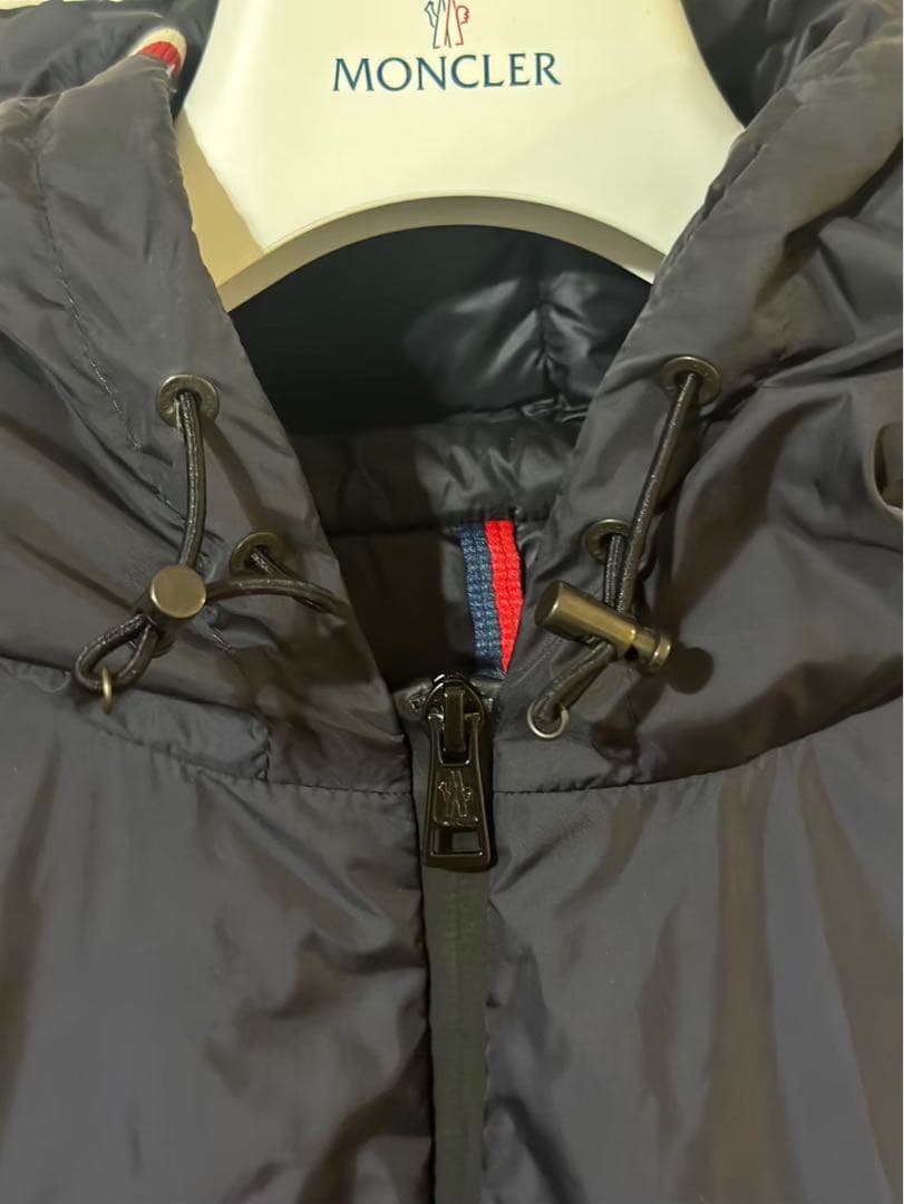 美品　MONCLER ネイビー ダウンジャケット フード付き