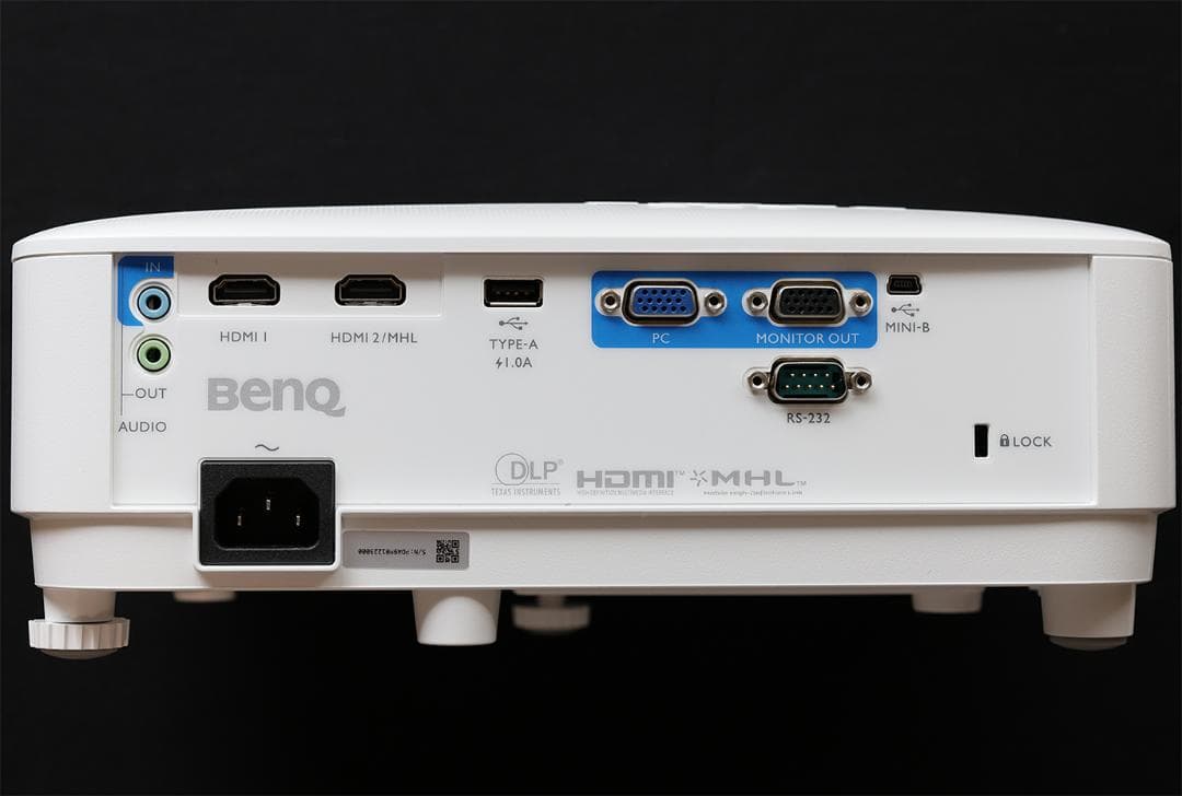 BenQ プロジェクター　TH671ST