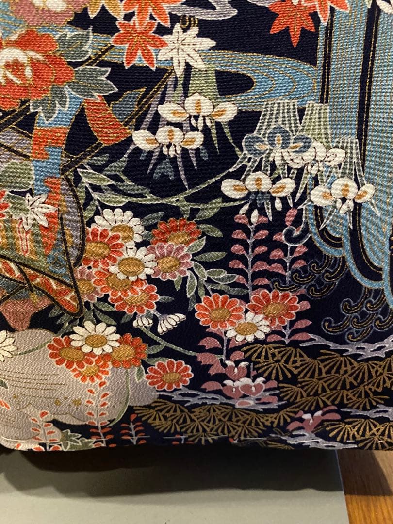 未使用小紋　御所車風景花紋　金彩入り　身丈裄長　正絹　おしゃれ着に！