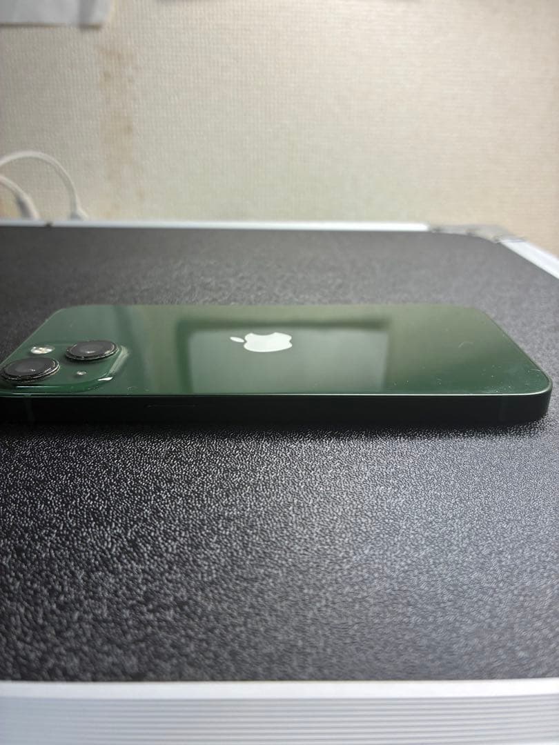 Apple iPhone 13 256GB グリーン 画面にひびあり