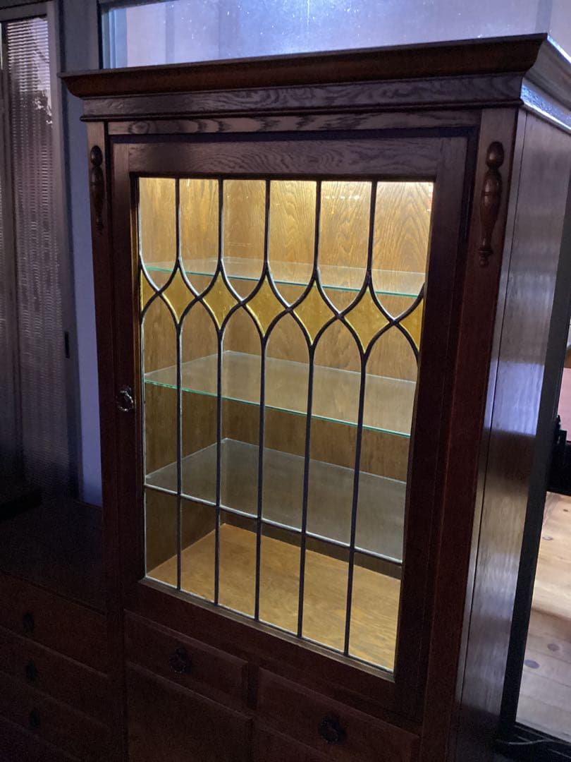 キャビネット　飾り棚　英国風　食器棚　本棚　ステンド