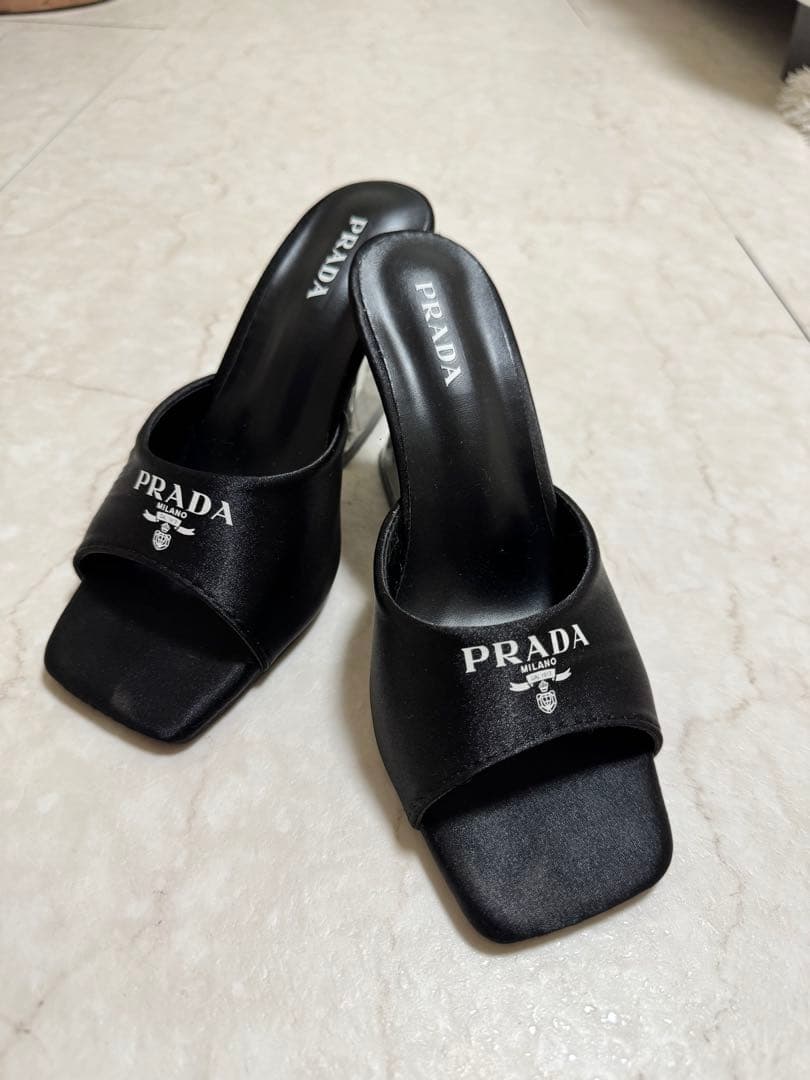PRADA ブラック サテン ミュール クリアヒール