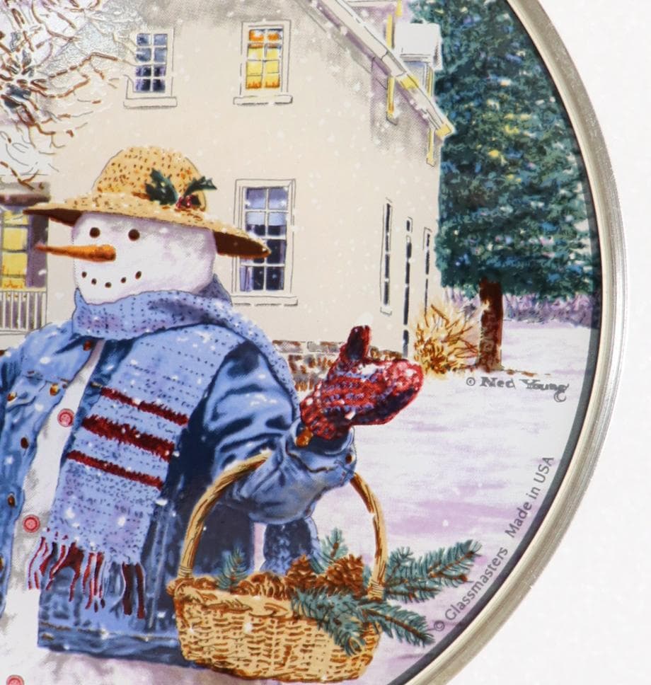 家の前で松ぼっくりを拾う麦わら帽子の雪だるま ヴィンテージ ステンドグラス