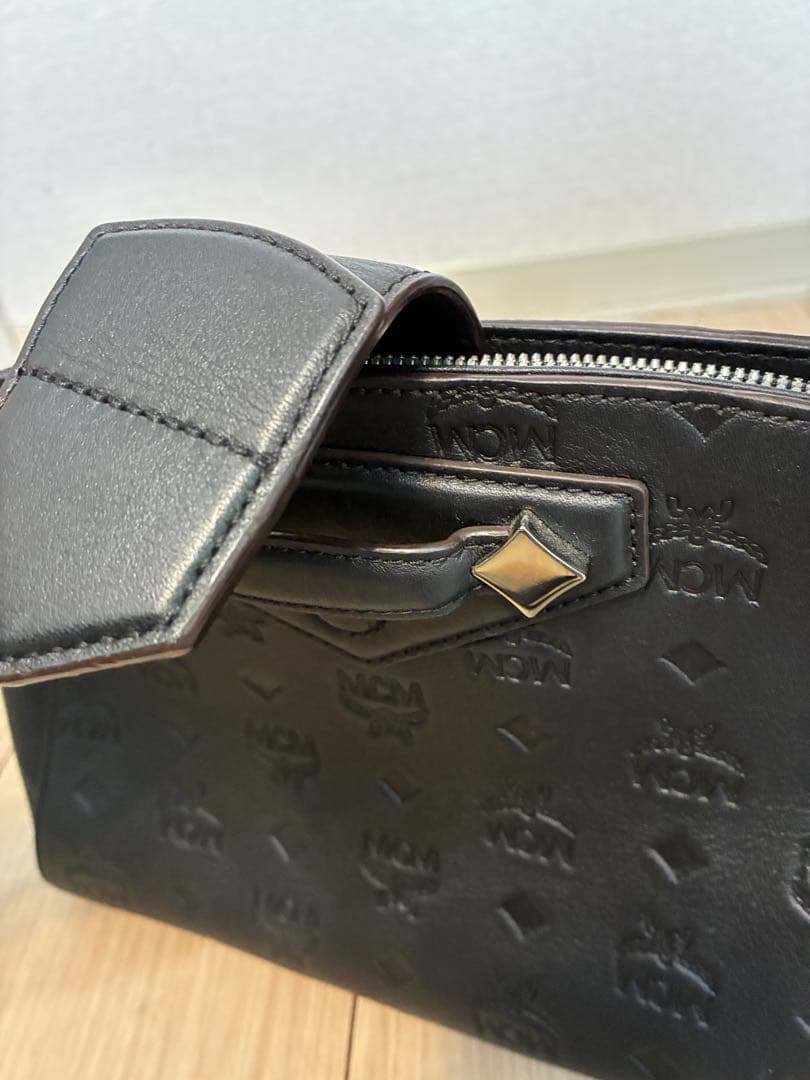 mcm ショルダーバッグ　黒
