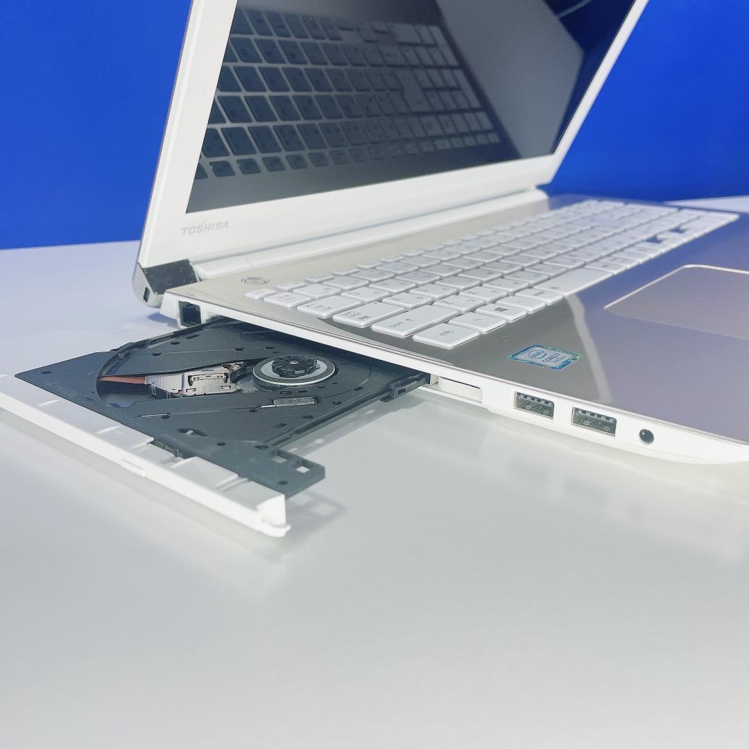 Corei7✨Windows11✨爆速SSD✨ゴールド✨東芝ノートPC薄型カメラ