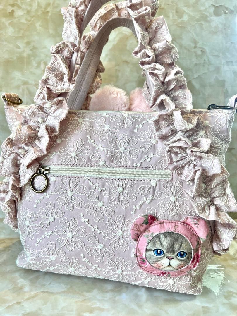 あ*き様 コヤンイサムチョン　ふんわりフリルのファスナーバッグ　刺繍生地