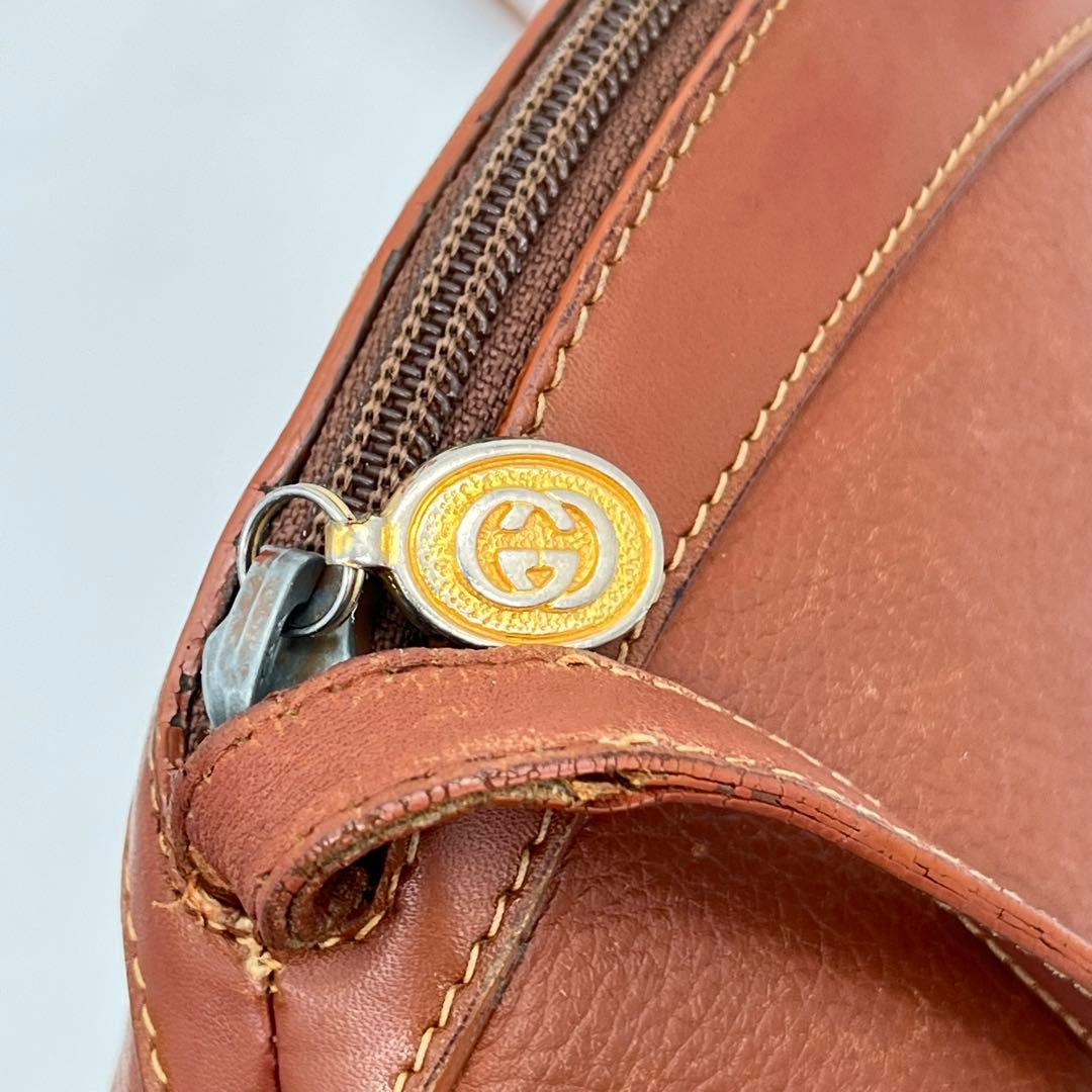 GUCCI ショルダーバッグ ポシェット 斜めがけ インターロッキング レザー