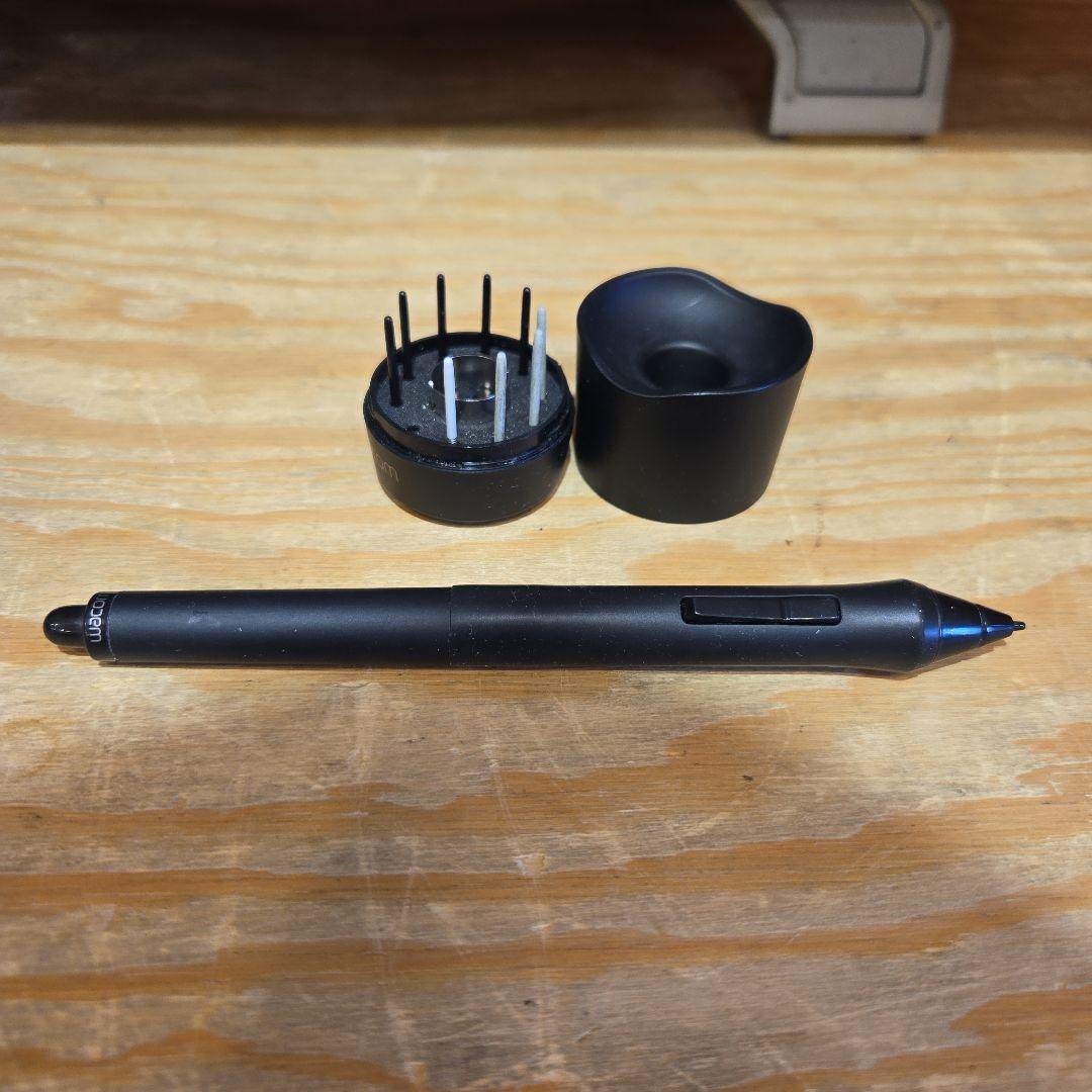 【A】Wacom 液晶タブレット Cintiq 22HD DTK-2200