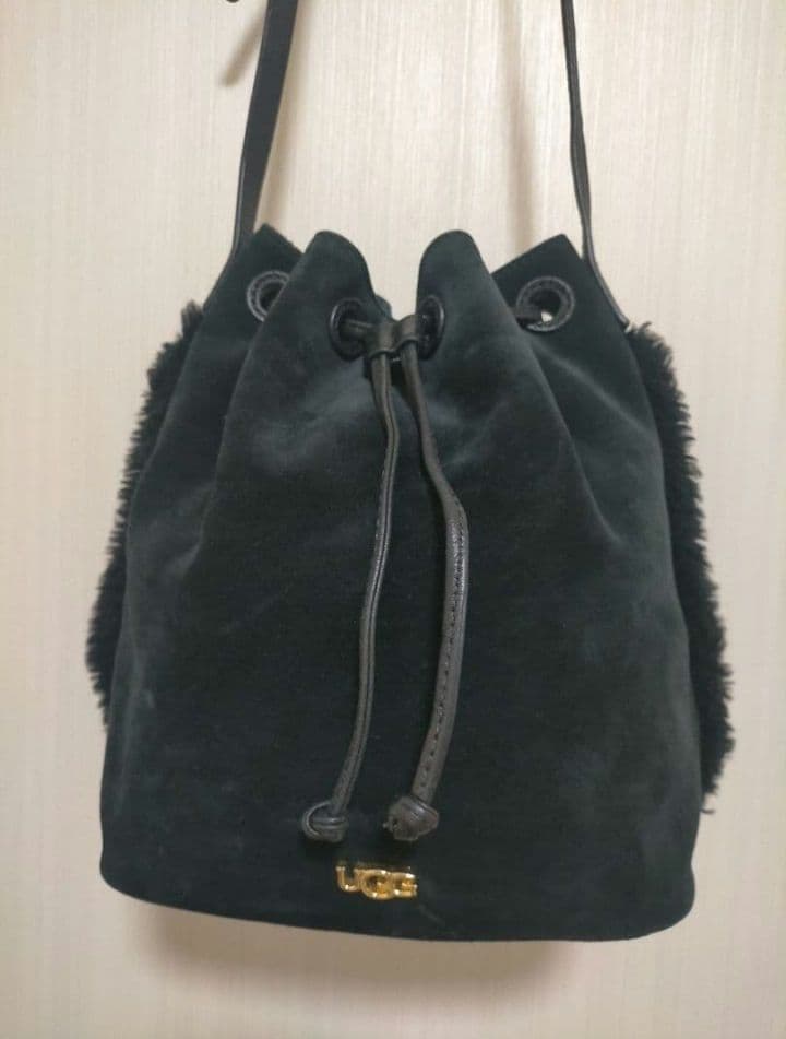 hamham正規品未使用美品アグ スウェードショルダーバッグ ブラック