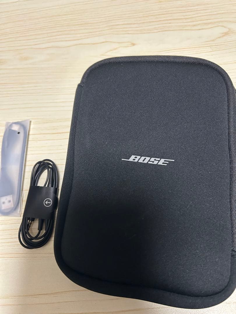 Bose ワイヤレスヘッドホン 本体と付属品
