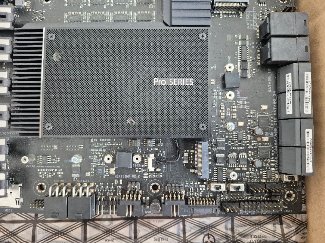 Pro WS WRX80E-SAGE SE WIFI 本体