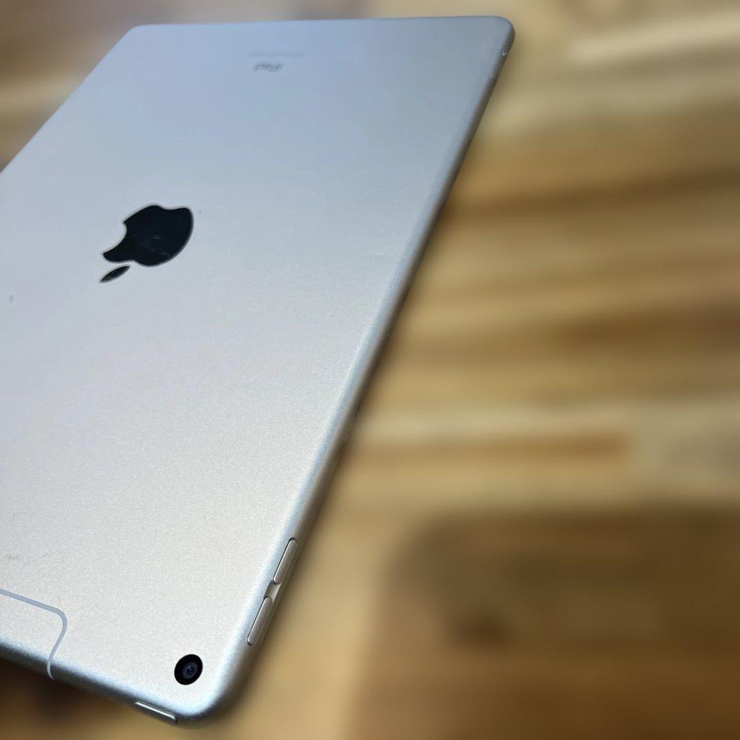 K1528 SIMフリー　iPad Air３　64GB