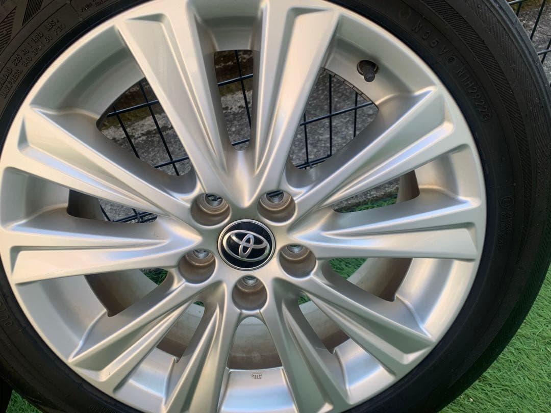 トヨタ純正　30系18インチ ホイール