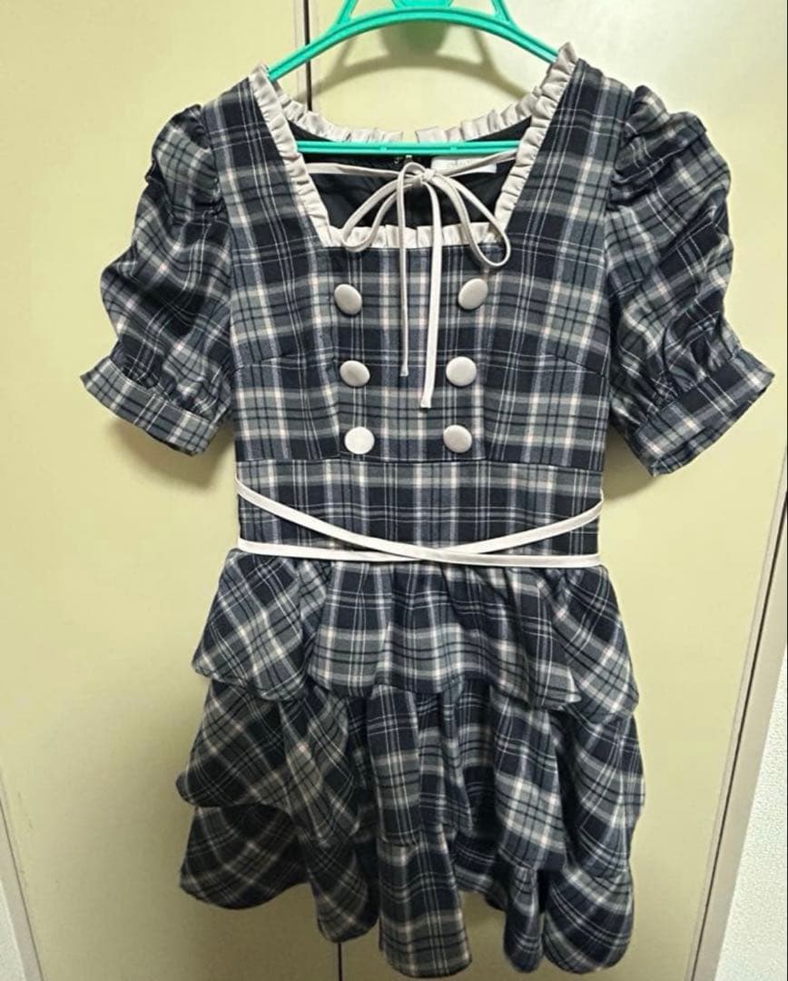 pium クロスベルト半袖ティアードミニワンピース