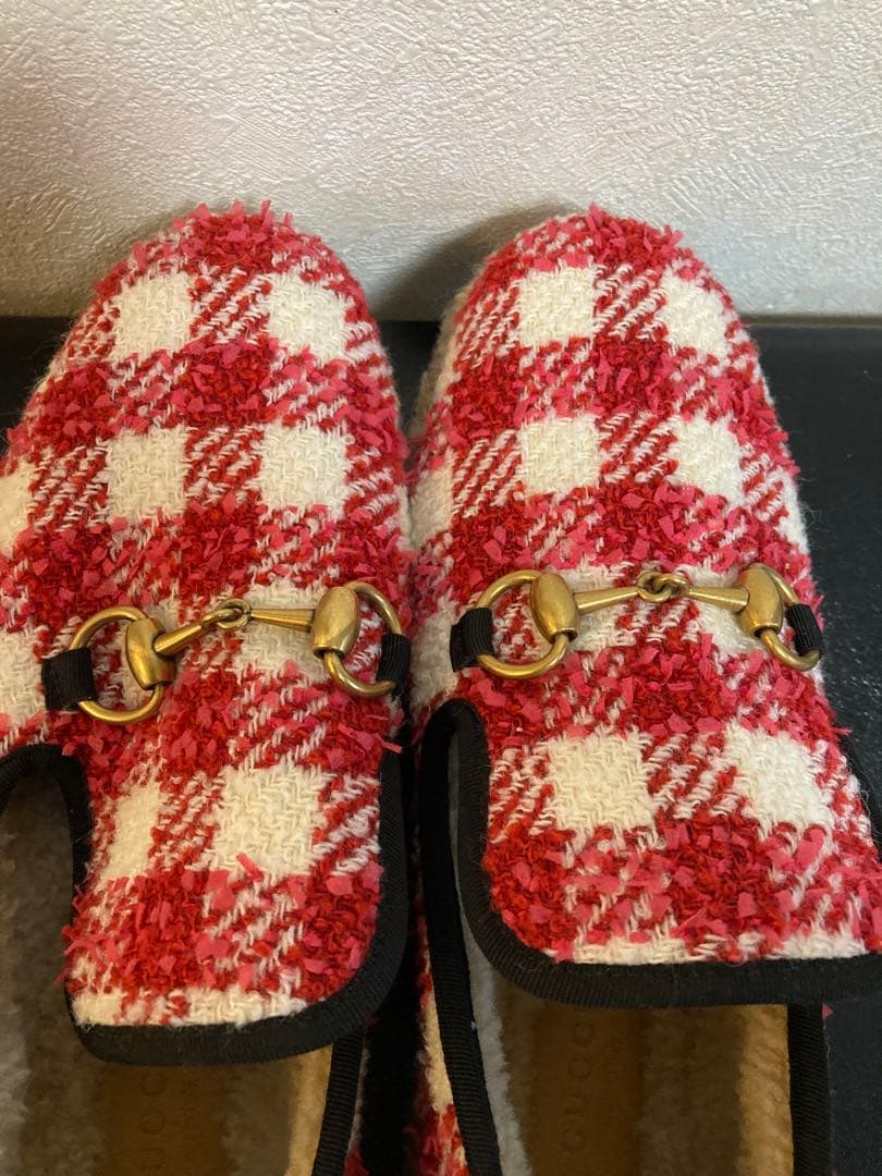 GUCCI レッド・ホワイトチェック モカシン