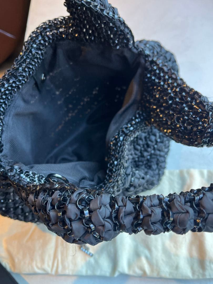 【極美品】ANTEPRIMA 黒 リボン編み ハンドバッグ　フラワーチャーム付き