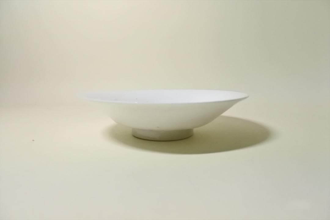 江戸前期　古九谷　白磁　陽刻紋　平鉢　骨董品　アンティーク