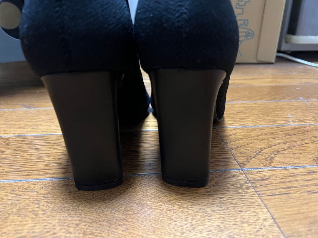 鈴木亜美さん オープントゥブーツ　e t’emmène