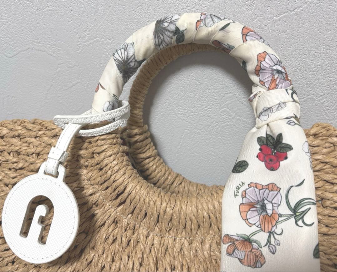 【お値下げ】FURLA かごバッグ 花柄 巾着 スカーフハンドルトート　保存袋付