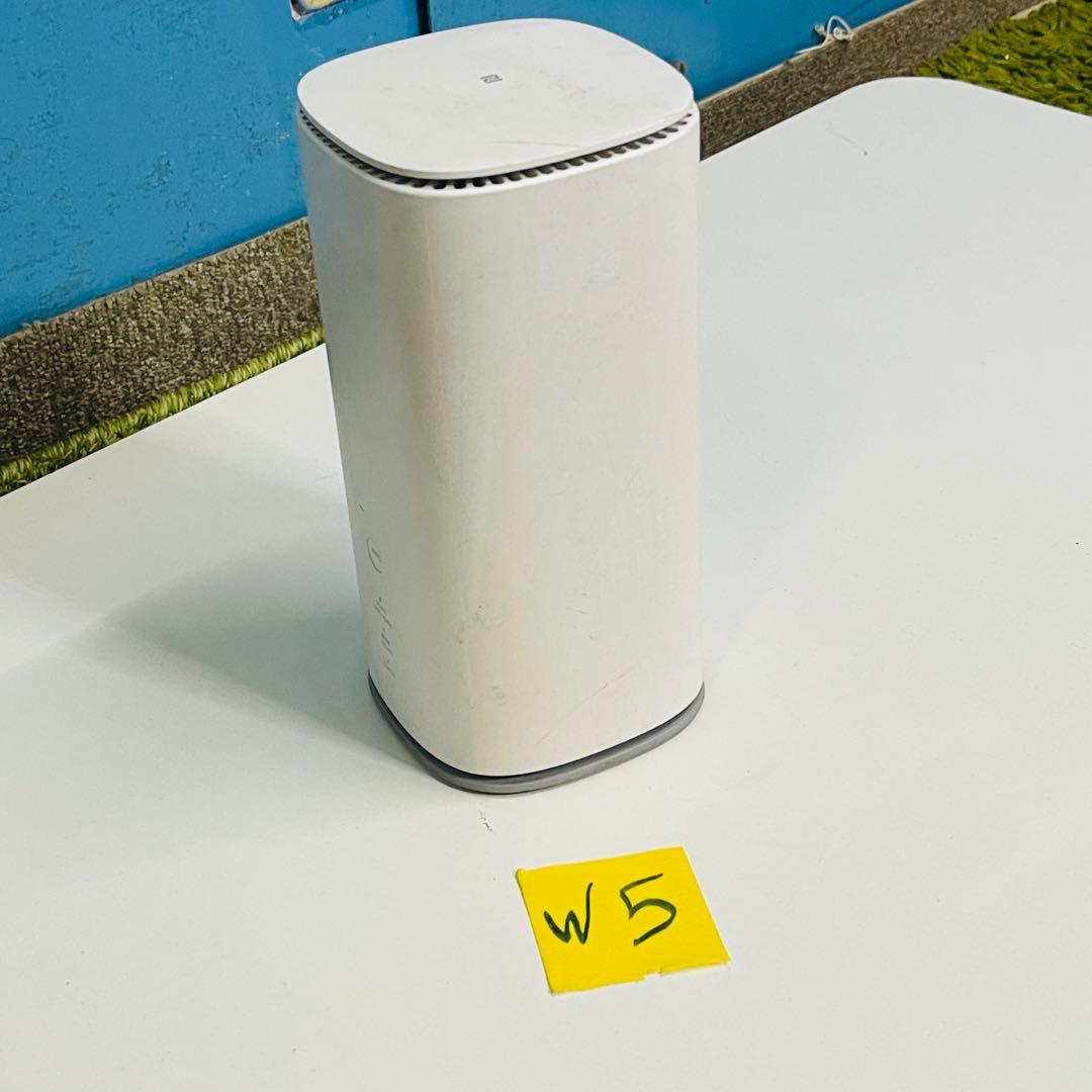 ZTE Speed Wi-Fi  5G L13 ホ黒のアダプター付き