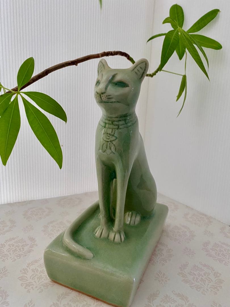 希少　セラドン焼き猫の置物