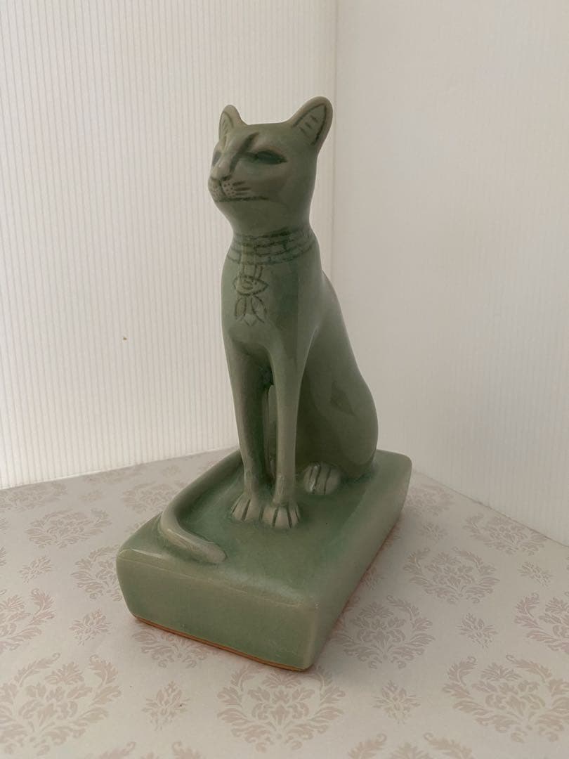 希少　セラドン焼き猫の置物