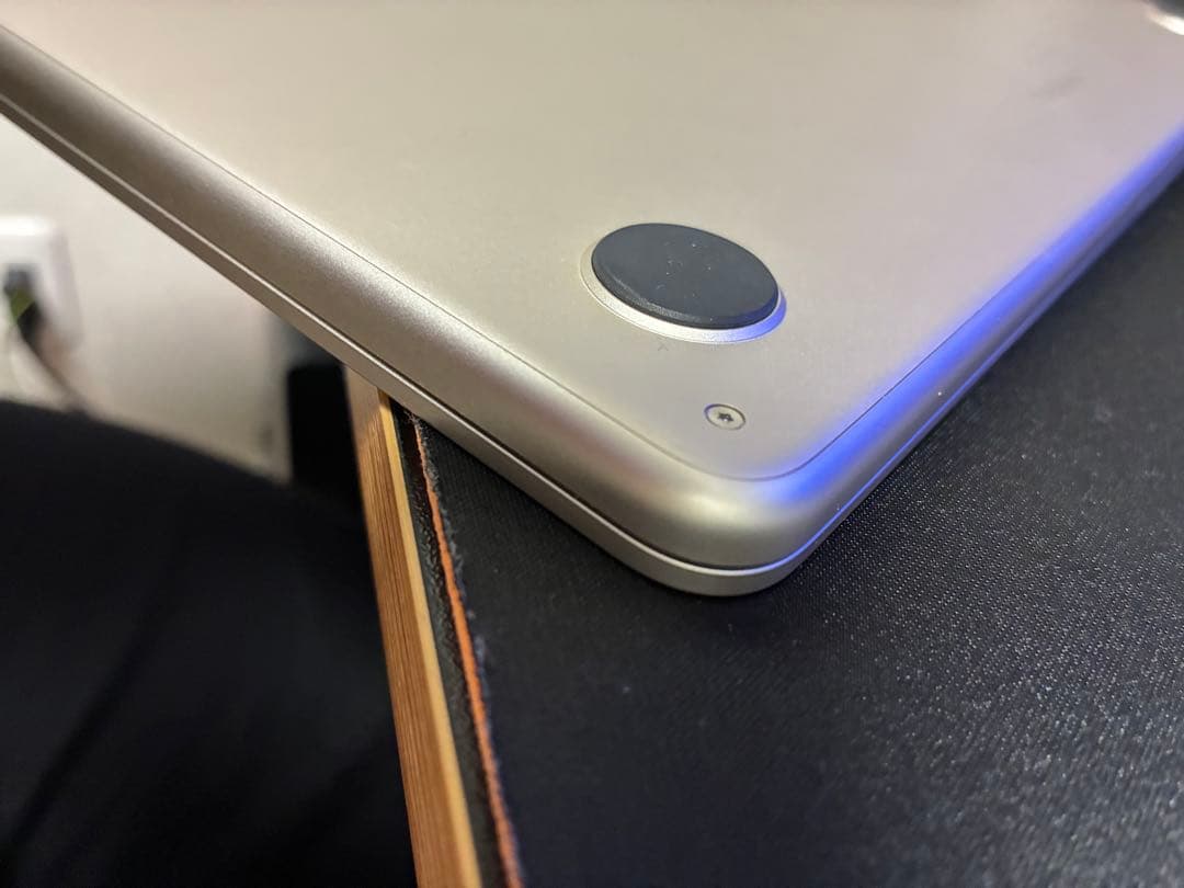 Apple MacBook Ari 265ギガ