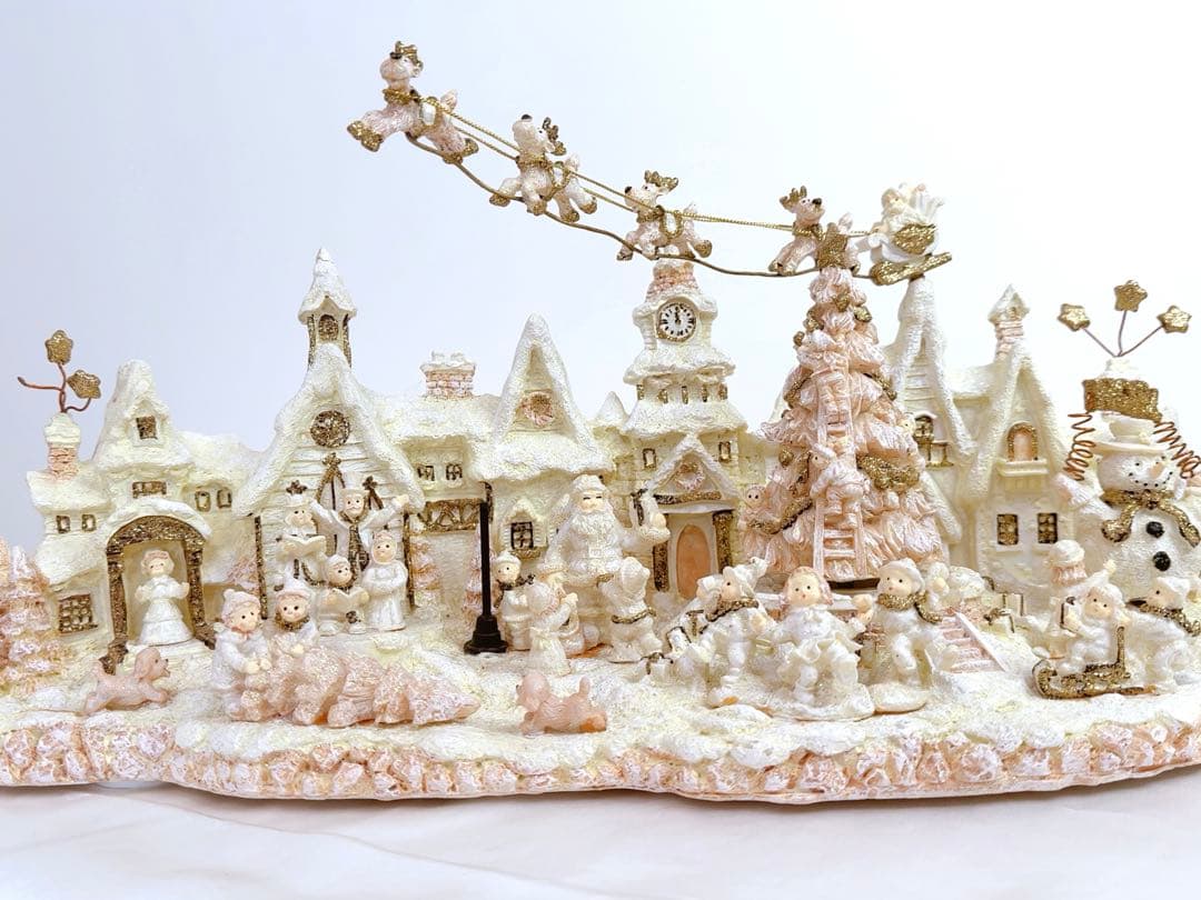 クリスマス村の置物 サンタとトナカイ付き